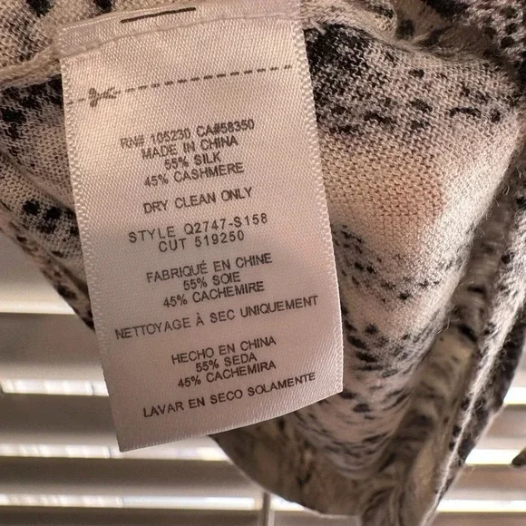 EQUIPMENT FEMME EUC Python Snake Print Cashmere Silk Crew Neck Sweater S - Picture 4 of 4